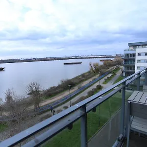  Apartment Lovely 2 Bed 2 Toilet Hill House River View United Kingdom