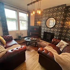  Holiday home Royston Village, Barnsley, 1930's Contemporary United Kingdom